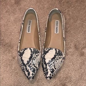 Steve Madden- Snake flats  7.5M